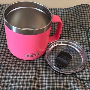 YETI Bright Pink Mug with Clear Lid